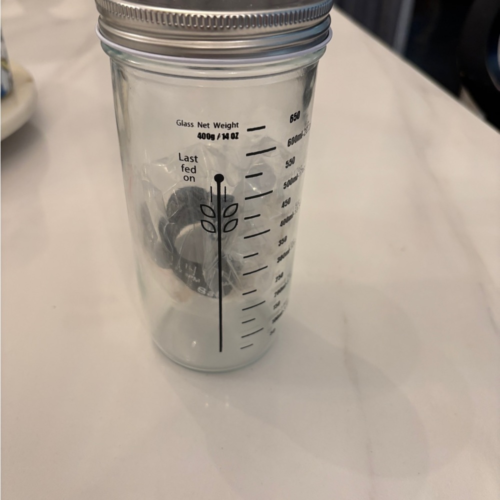 NWT Sourdough starter Jar, comes with temperature and day/time band, cloth cover